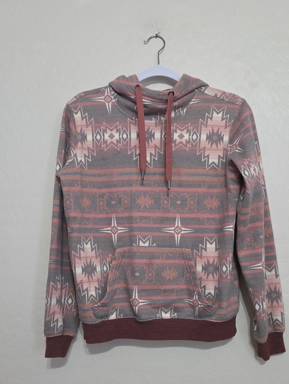 Shyanne Aztec-Pattern Hooded Pullover Sweatshirt - Rose Taupe & Cream